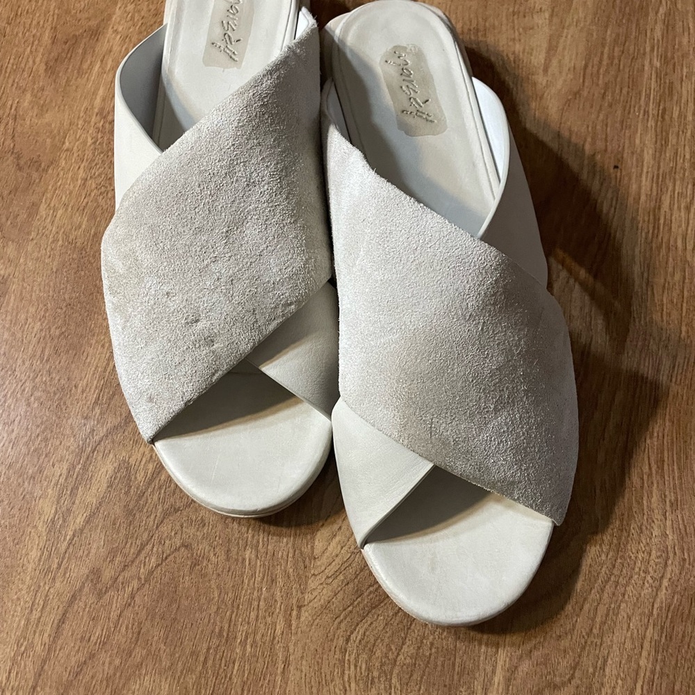 Marsell Women's Beige Clogs